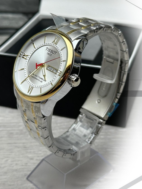 Витрина мужских часов Tissot