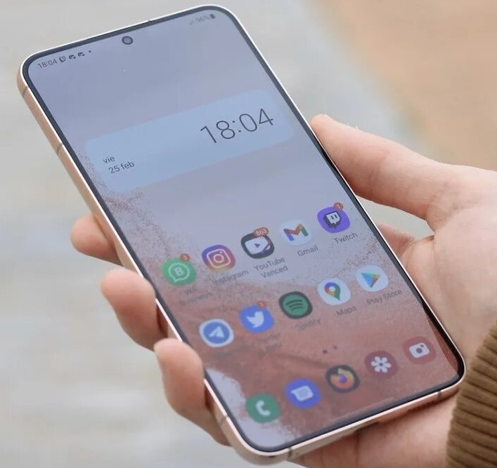 Купить копию Samsung Galaxy S24 - вид сбоку
